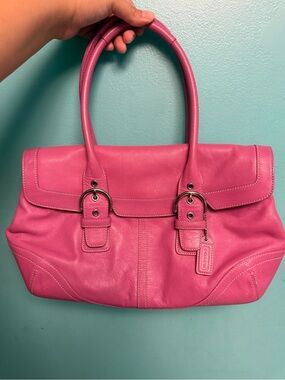 Pink Vintage Coach hampton flap shoulder bag .
